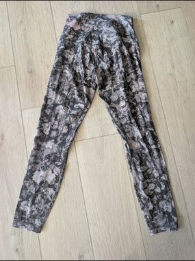 lululemon athletica Floral-Print High-Rise Leggings in Gray & Pink
